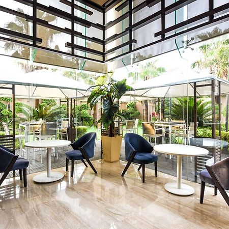 Hotel Doubletree By Hilton Gurugram Baani Square Gurgáon Exteriér fotografie