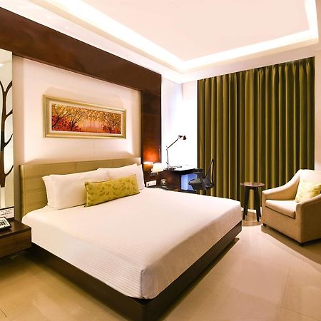 Hotel Doubletree By Hilton Gurugram Baani Square Gurgáon Exteriér fotografie
