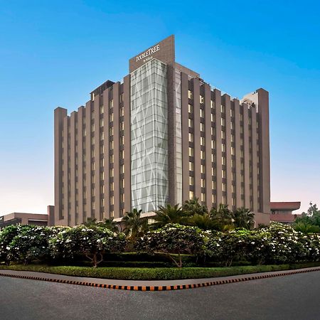 Hotel Doubletree By Hilton Gurugram Baani Square Gurgáon Exteriér fotografie