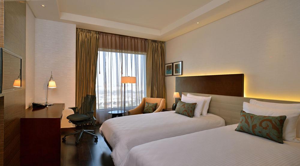 Hotel Doubletree By Hilton Gurugram Baani Square Gurgáon Exteriér fotografie