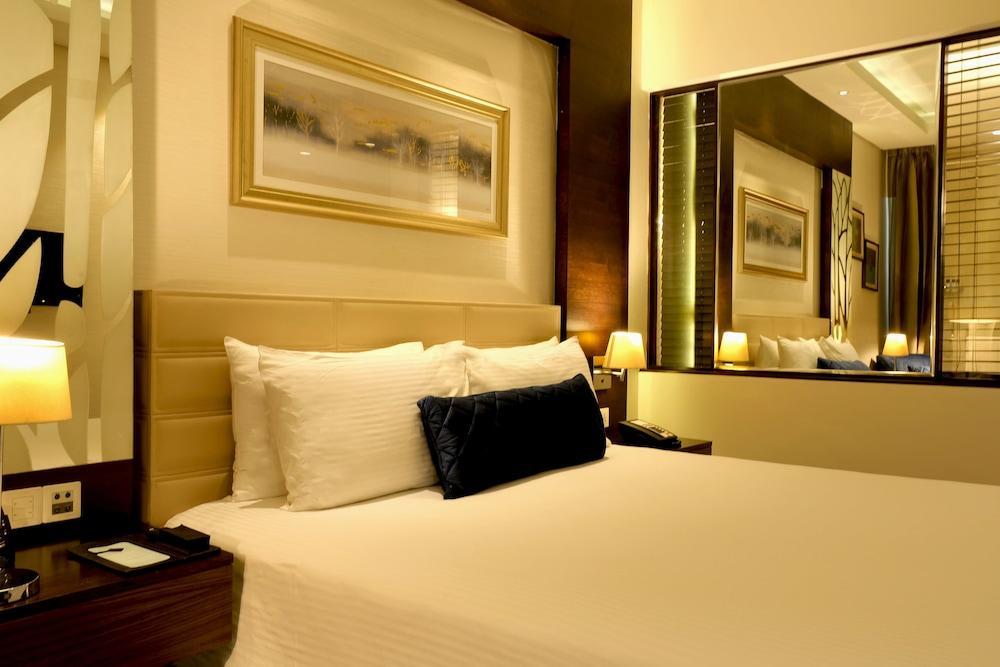 Hotel Doubletree By Hilton Gurugram Baani Square Gurgáon Exteriér fotografie