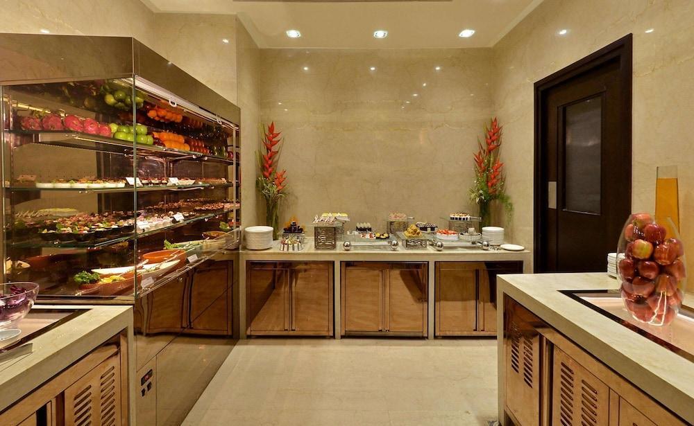 Hotel Doubletree By Hilton Gurugram Baani Square Gurgáon Exteriér fotografie