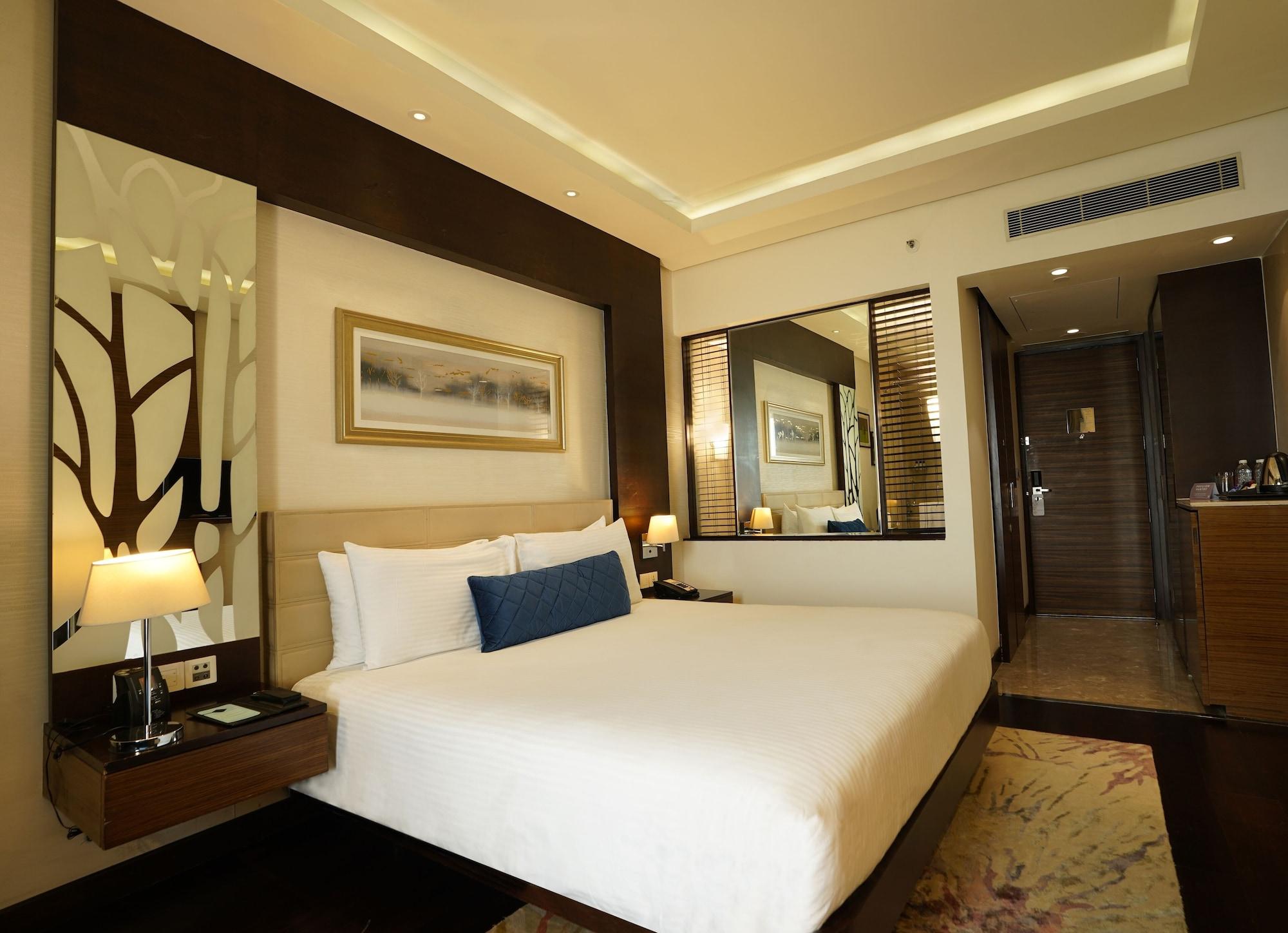 Hotel Doubletree By Hilton Gurugram Baani Square Gurgáon Exteriér fotografie