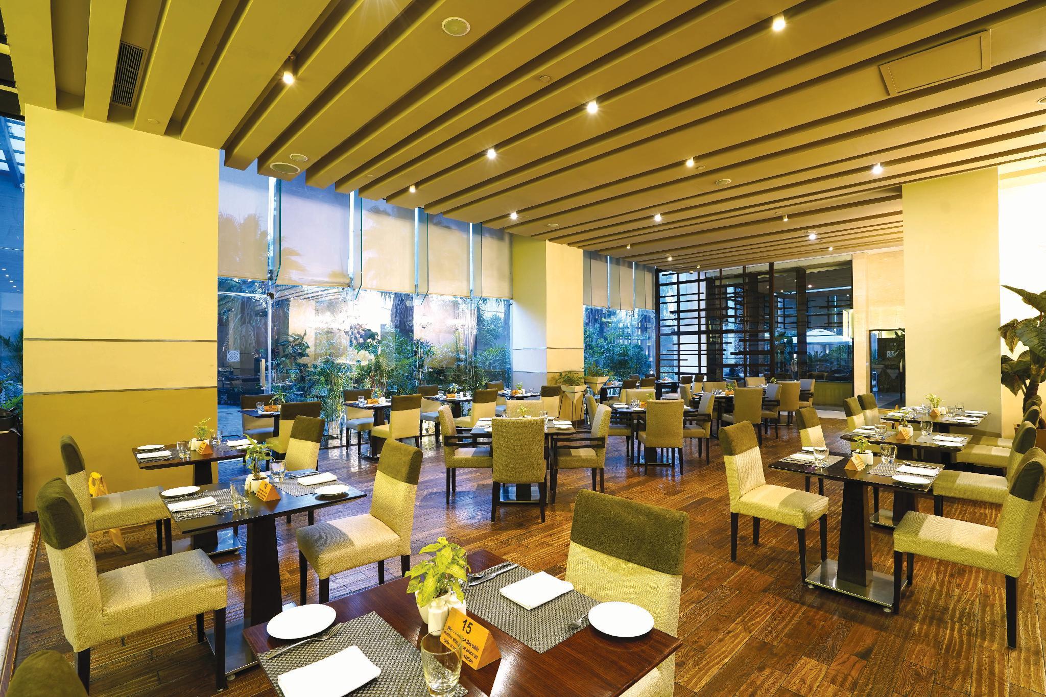 Hotel Doubletree By Hilton Gurugram Baani Square Gurgáon Exteriér fotografie