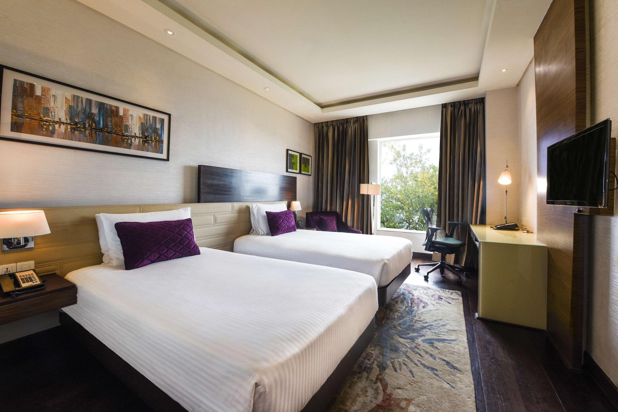 Hotel Doubletree By Hilton Gurugram Baani Square Gurgáon Exteriér fotografie