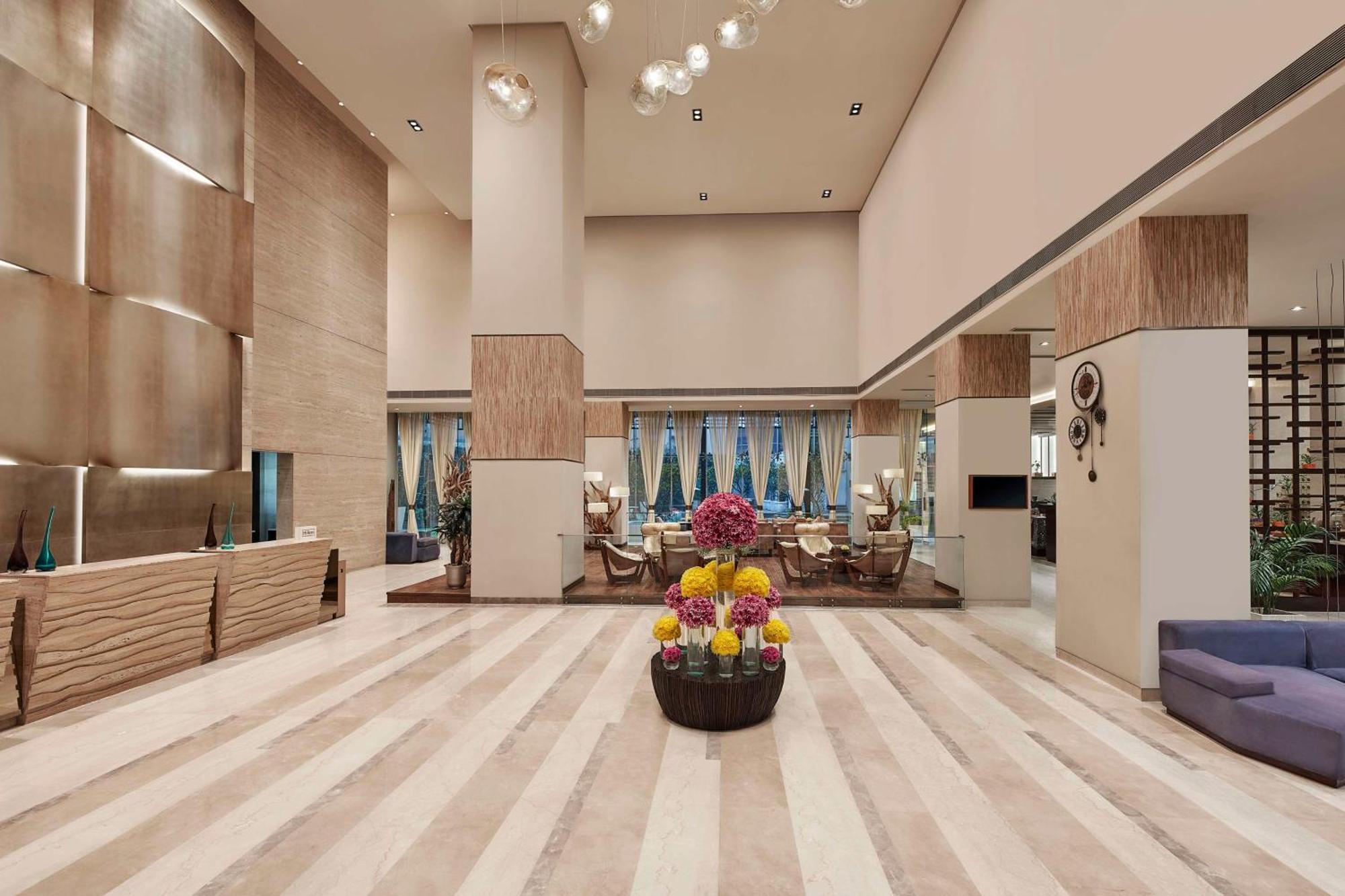Hotel Doubletree By Hilton Gurugram Baani Square Gurgáon Exteriér fotografie