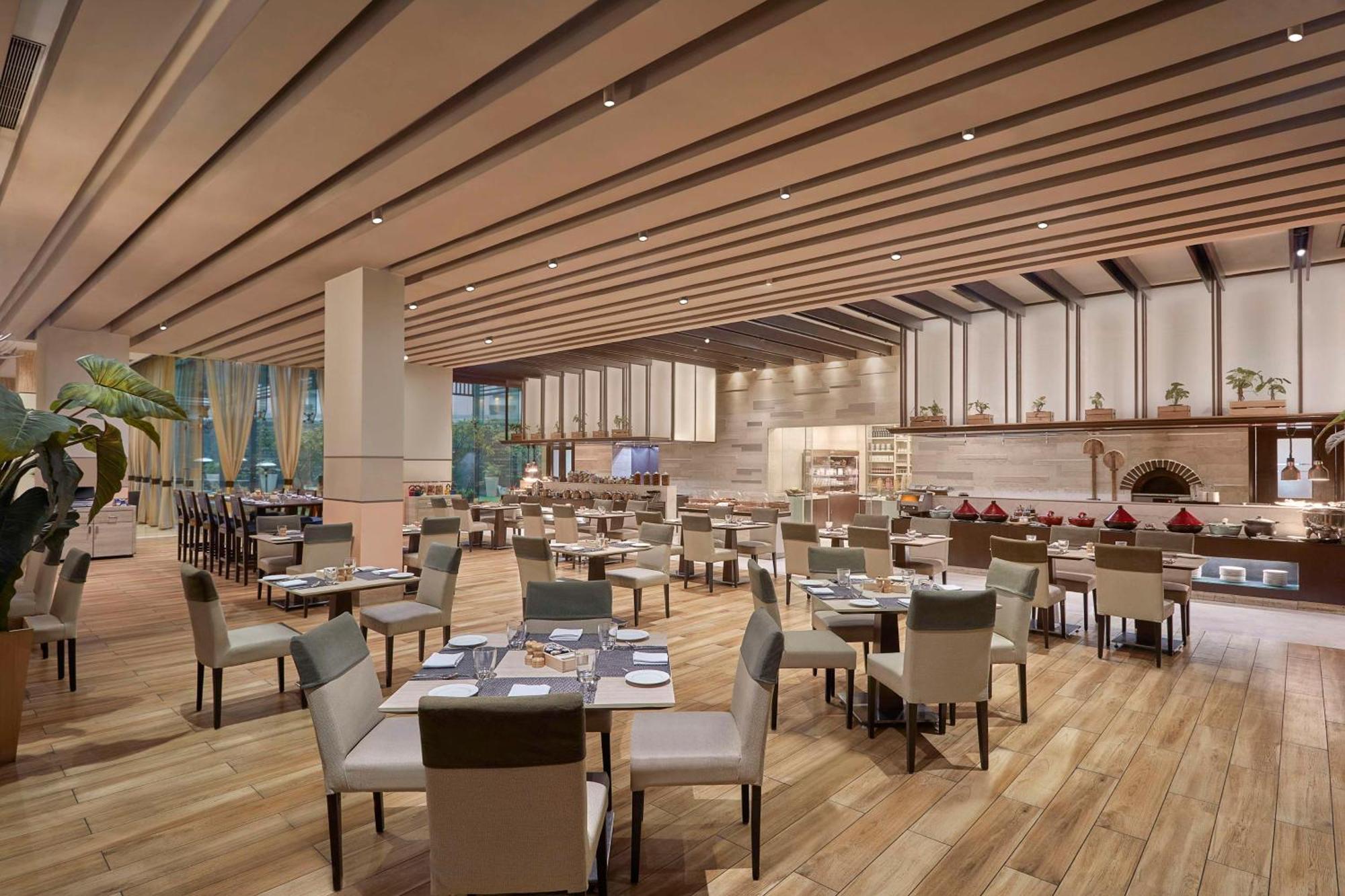 Hotel Doubletree By Hilton Gurugram Baani Square Gurgáon Exteriér fotografie