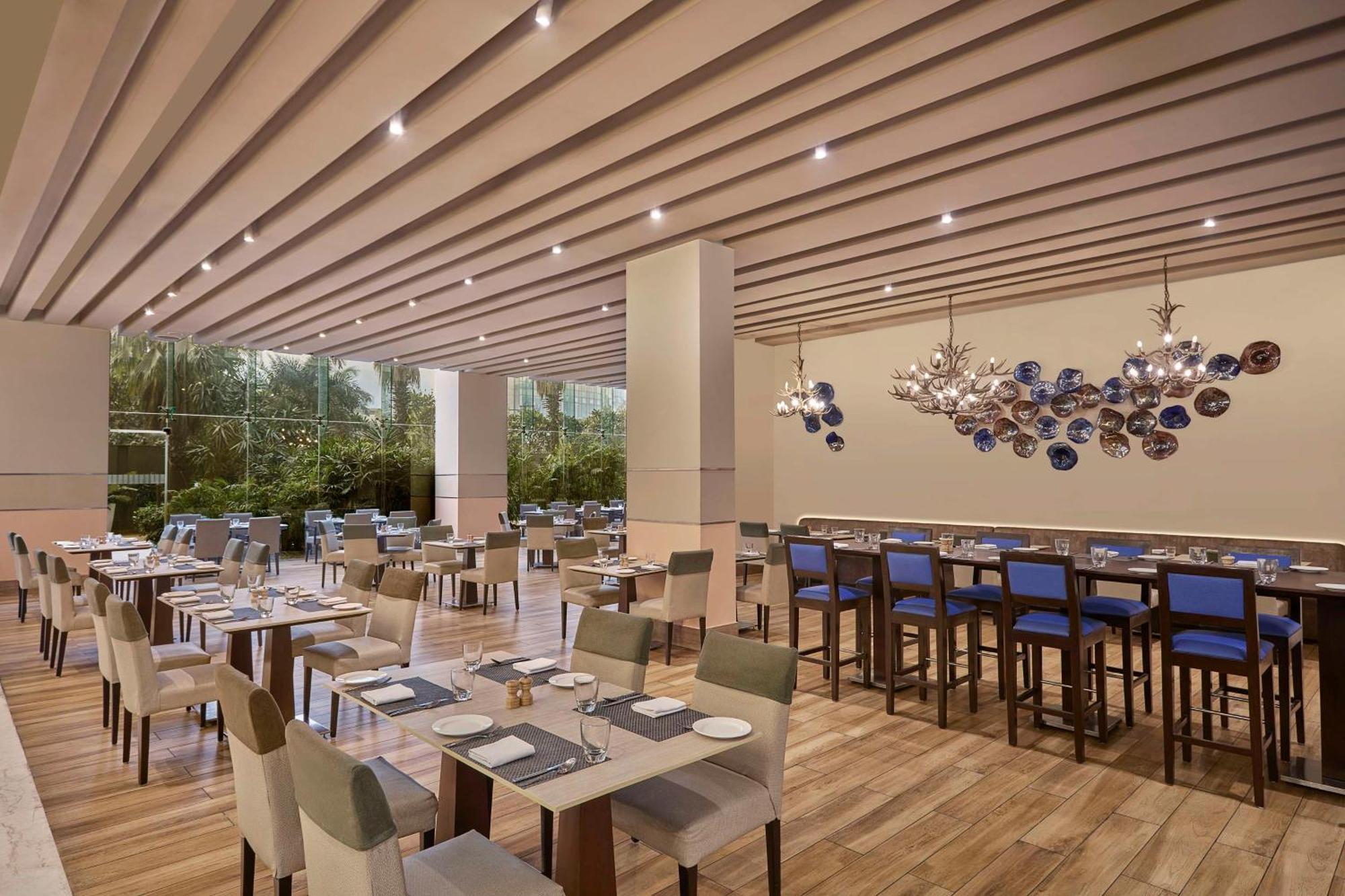 Hotel Doubletree By Hilton Gurugram Baani Square Gurgáon Exteriér fotografie