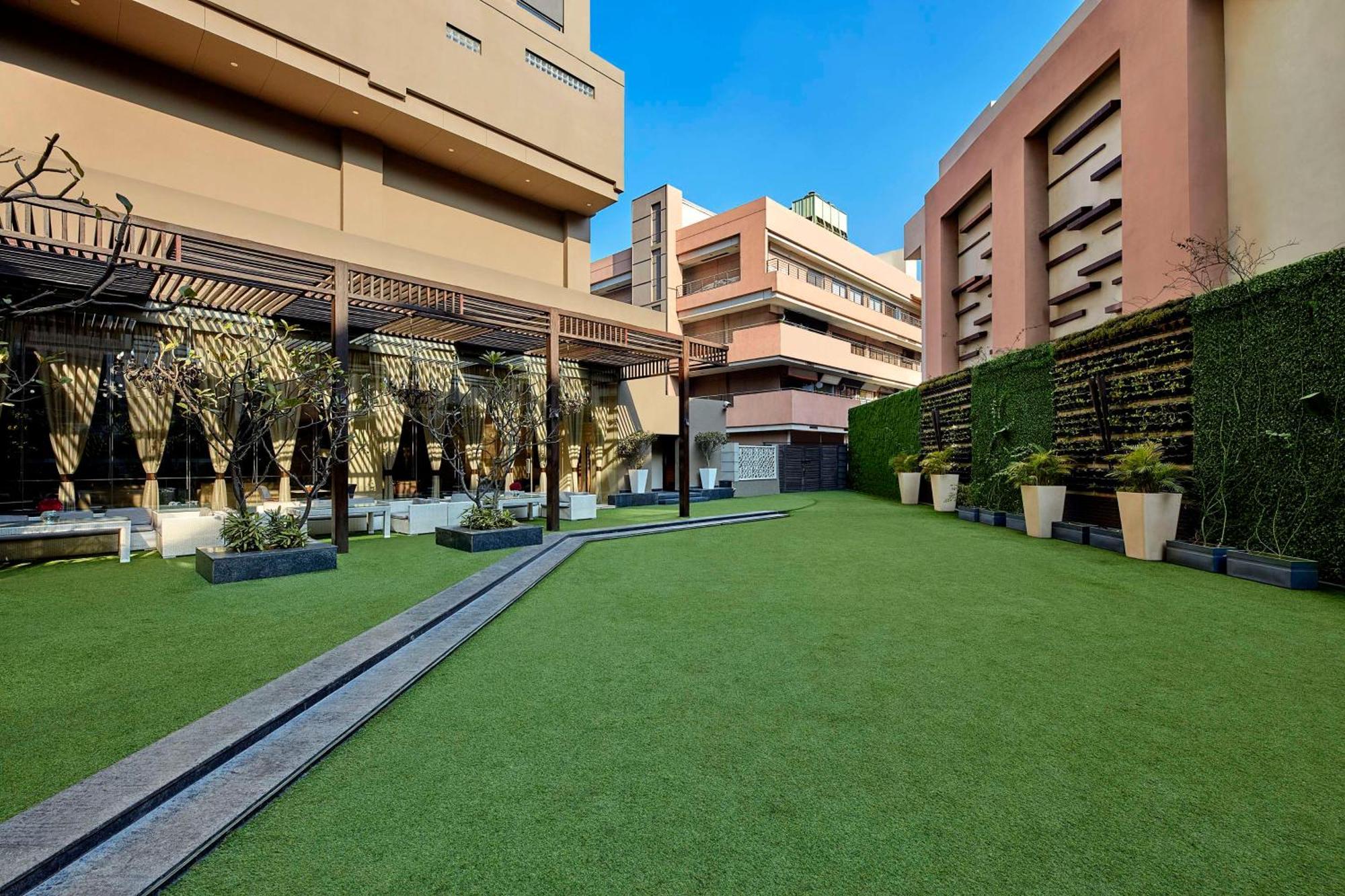 Hotel Doubletree By Hilton Gurugram Baani Square Gurgáon Exteriér fotografie