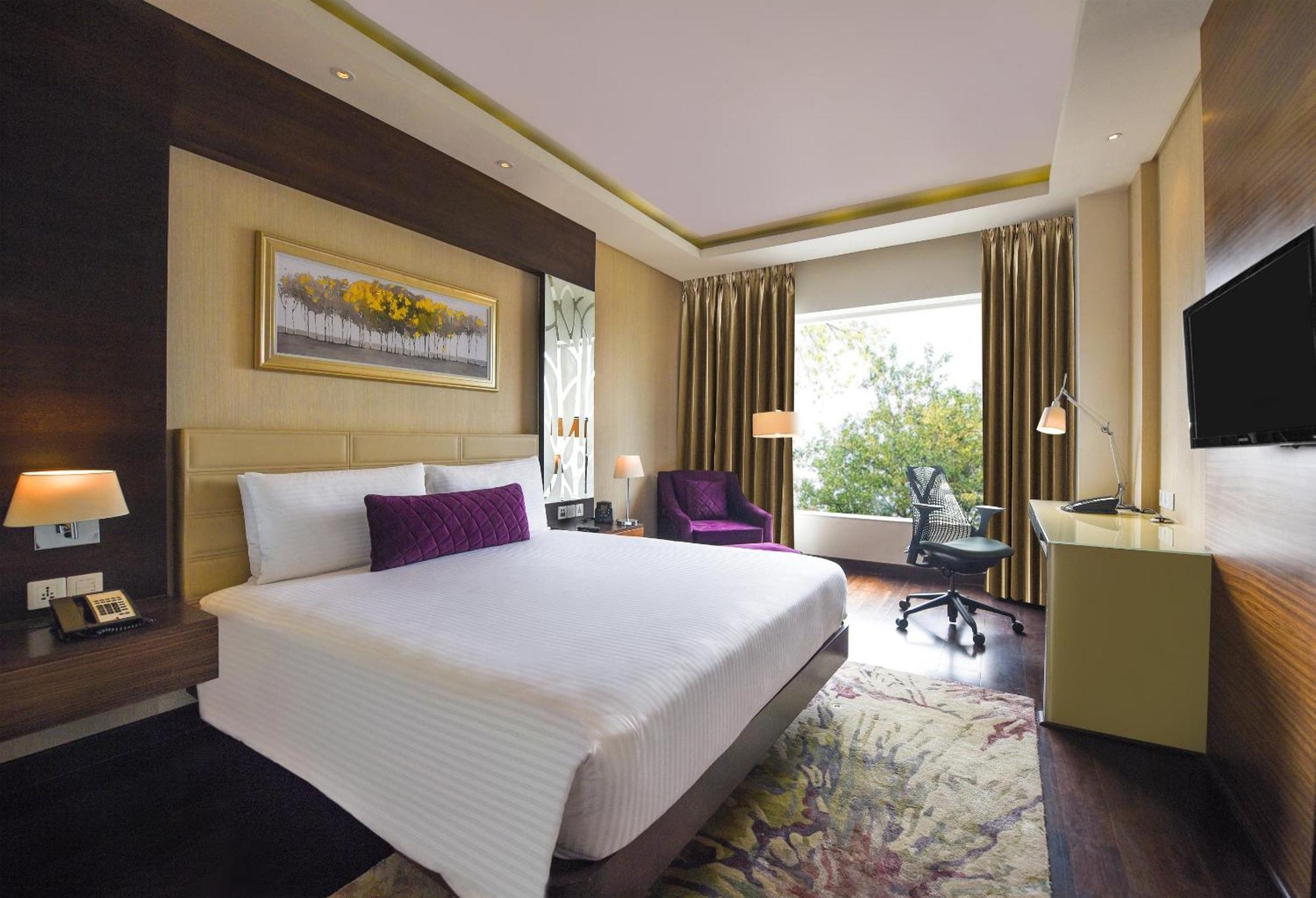 Hotel Doubletree By Hilton Gurugram Baani Square Gurgáon Exteriér fotografie