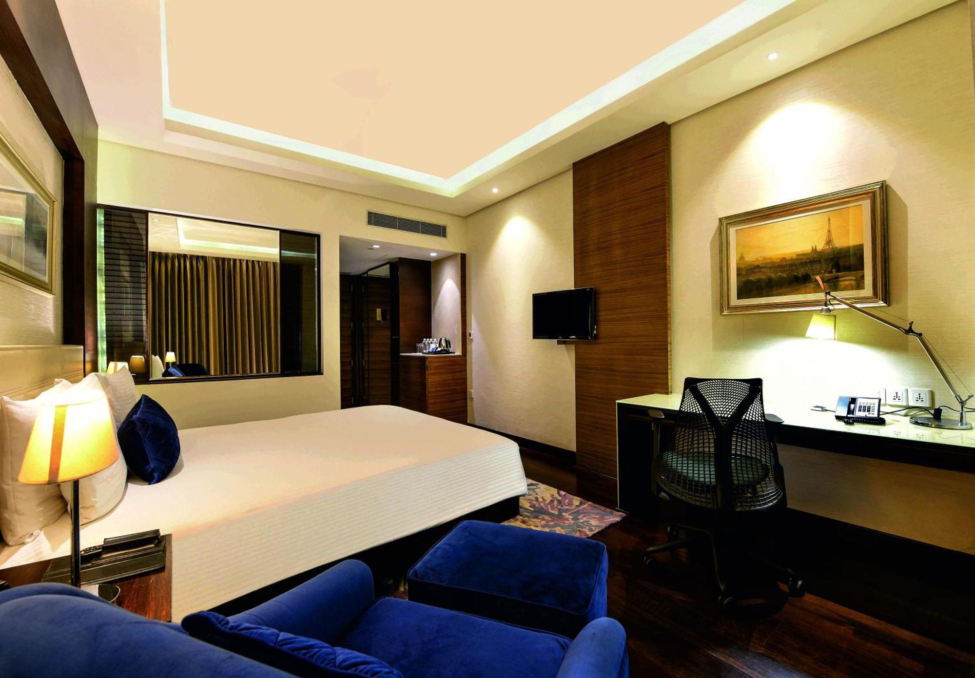 Hotel Doubletree By Hilton Gurugram Baani Square Gurgáon Exteriér fotografie