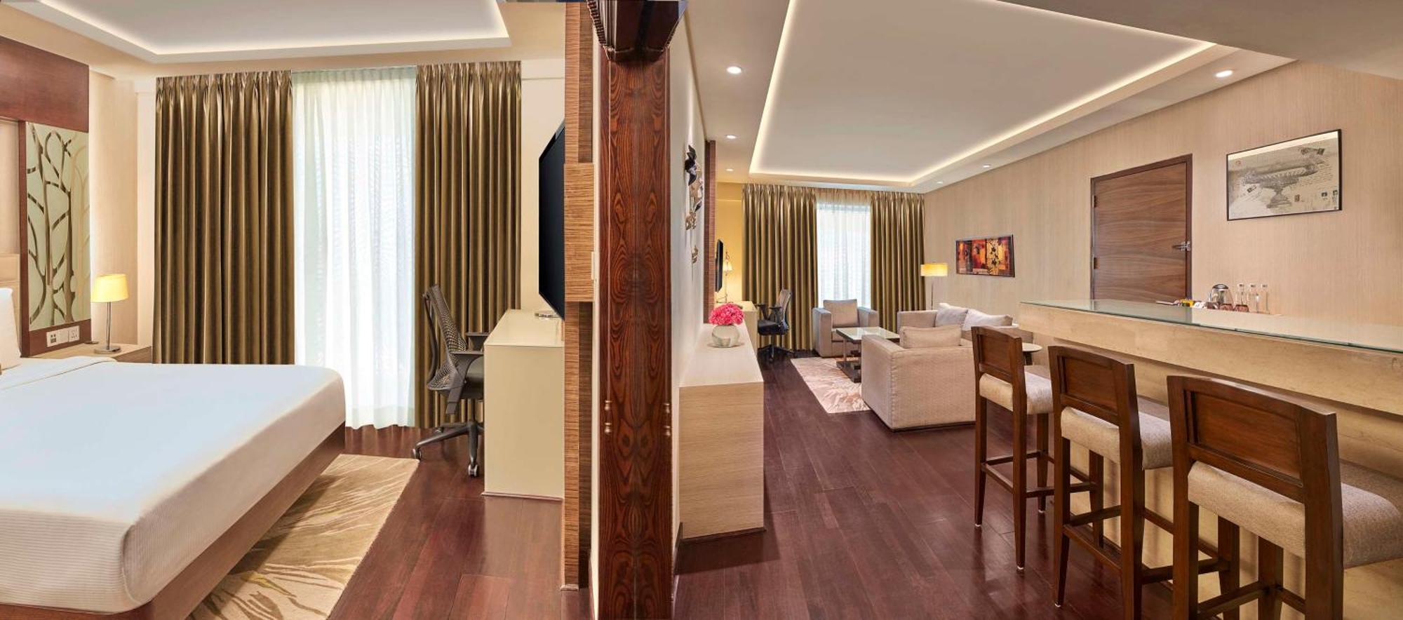Hotel Doubletree By Hilton Gurugram Baani Square Gurgáon Exteriér fotografie