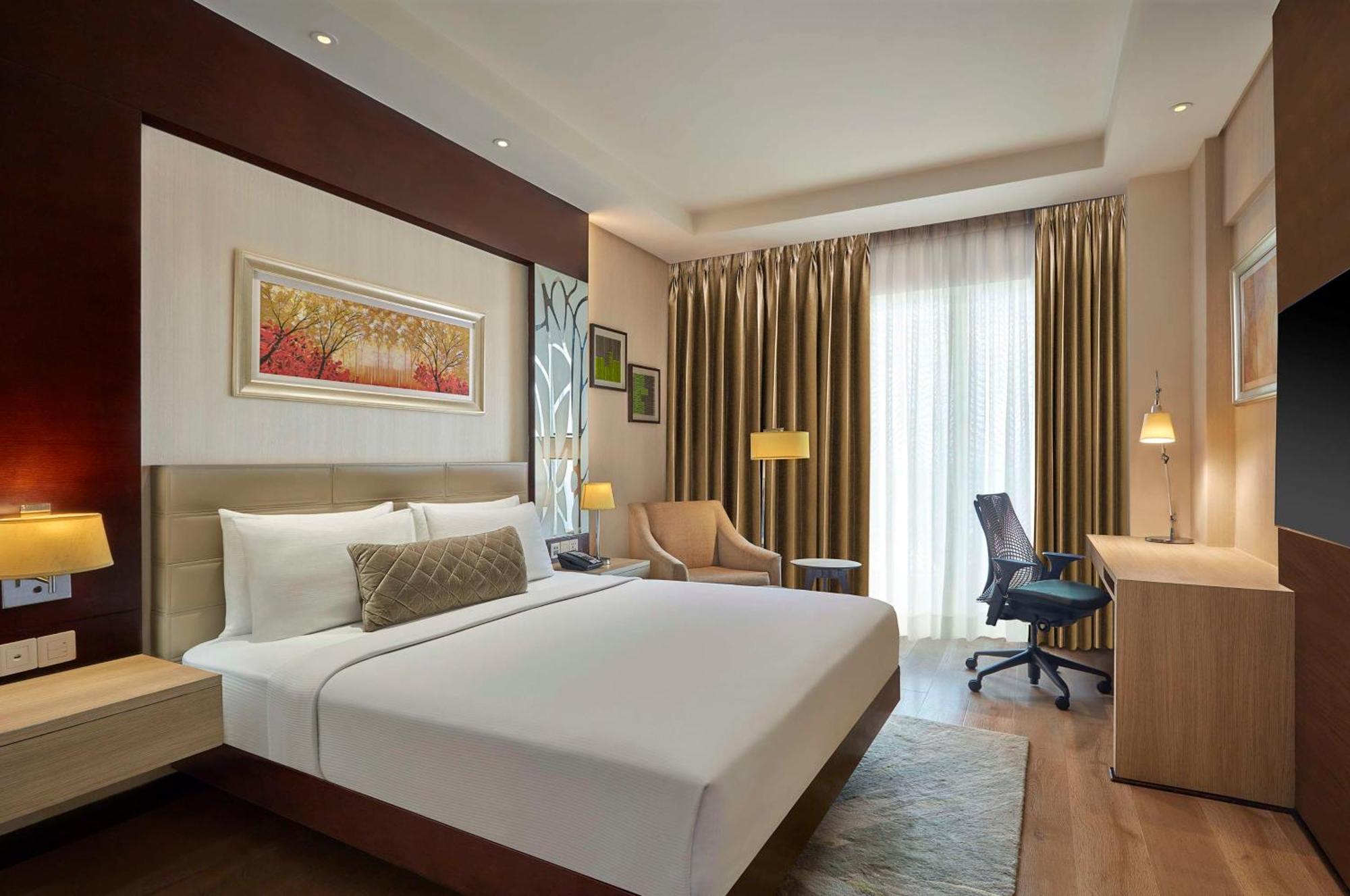 Hotel Doubletree By Hilton Gurugram Baani Square Gurgáon Exteriér fotografie