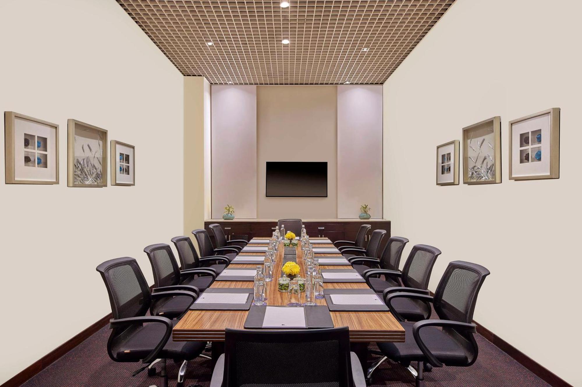 Hotel Doubletree By Hilton Gurugram Baani Square Gurgáon Exteriér fotografie