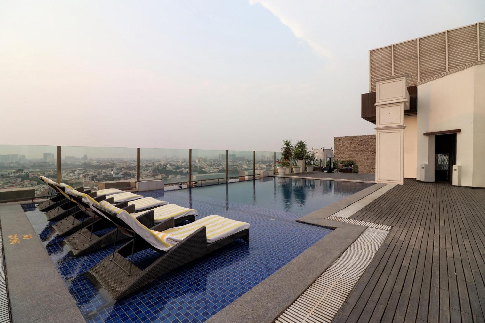 Hotel Doubletree By Hilton Gurugram Baani Square Gurgáon Exteriér fotografie