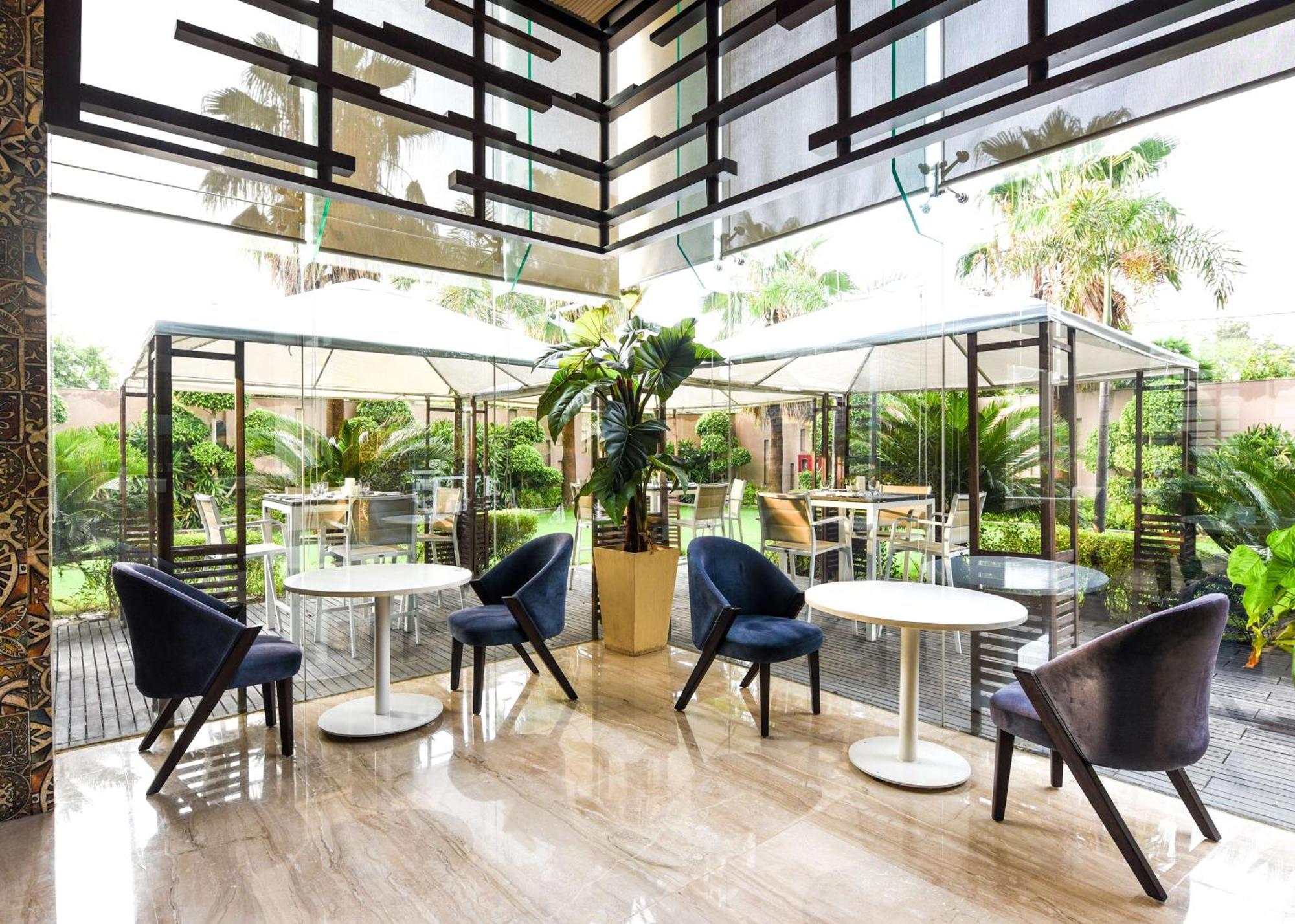 Hotel Doubletree By Hilton Gurugram Baani Square Gurgáon Exteriér fotografie
