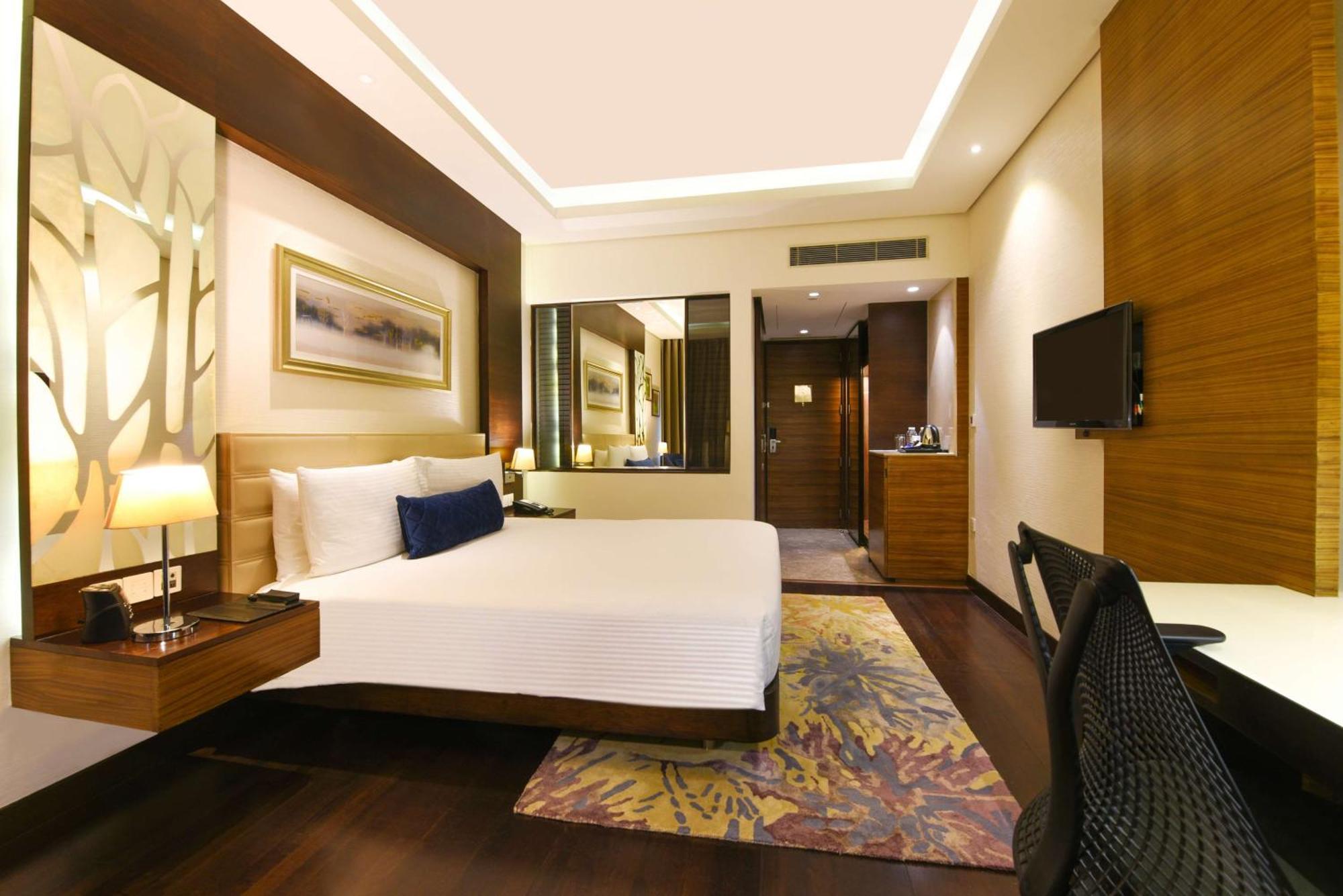 Hotel Doubletree By Hilton Gurugram Baani Square Gurgáon Exteriér fotografie