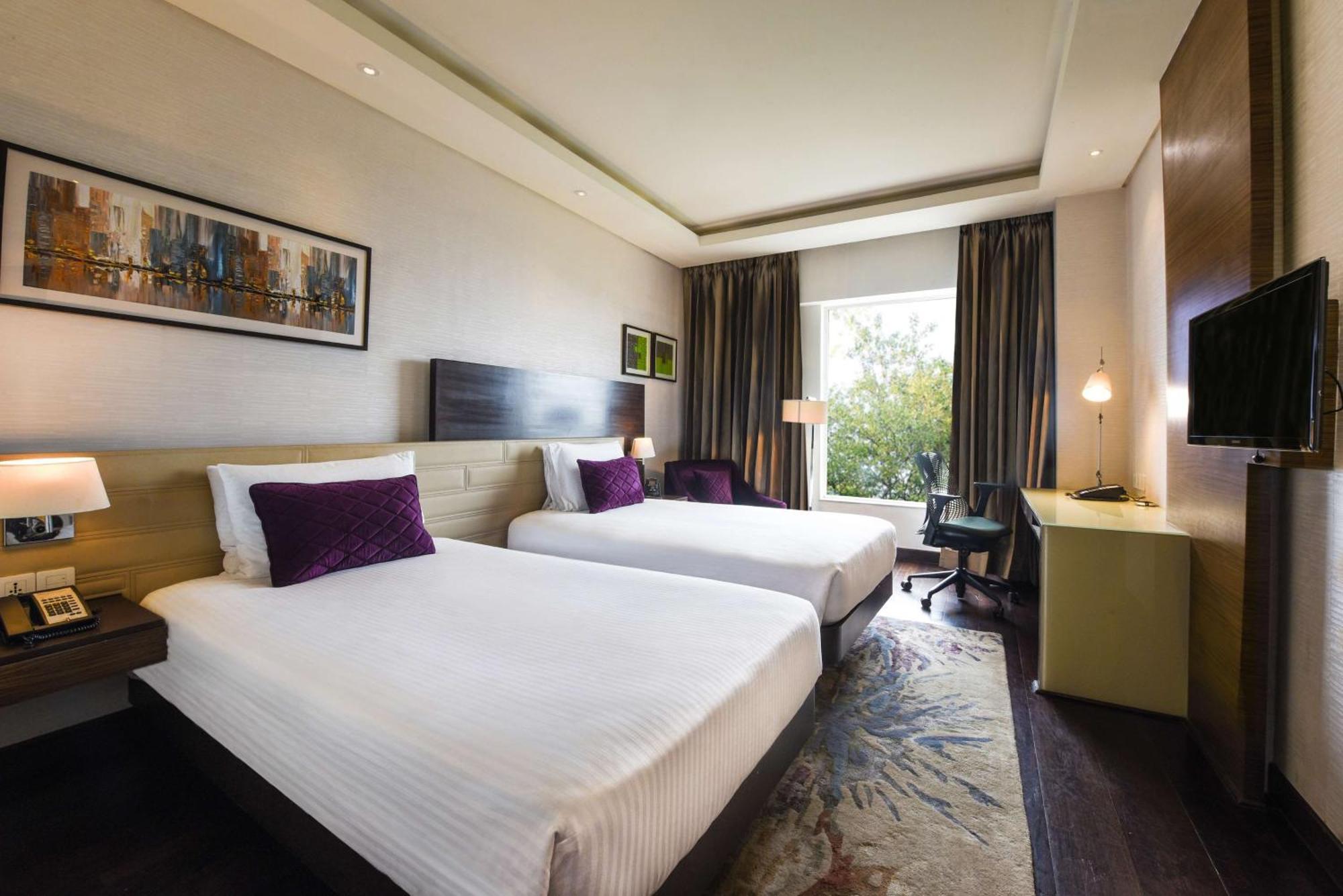 Hotel Doubletree By Hilton Gurugram Baani Square Gurgáon Exteriér fotografie