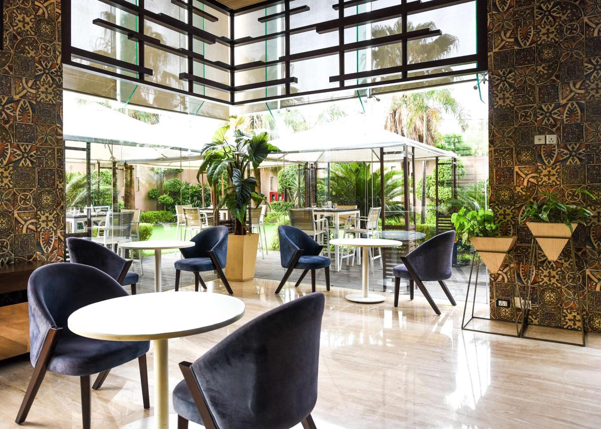 Hotel Doubletree By Hilton Gurugram Baani Square Gurgáon Exteriér fotografie