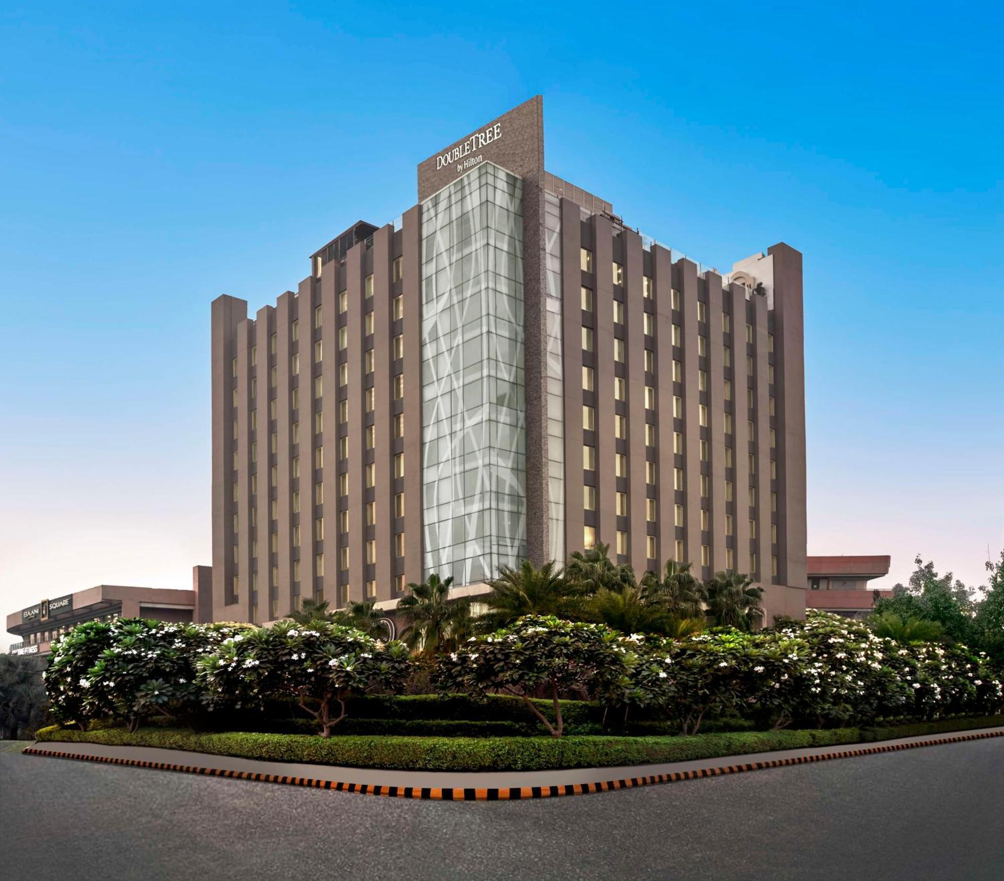 Hotel Doubletree By Hilton Gurugram Baani Square Gurgáon Exteriér fotografie
