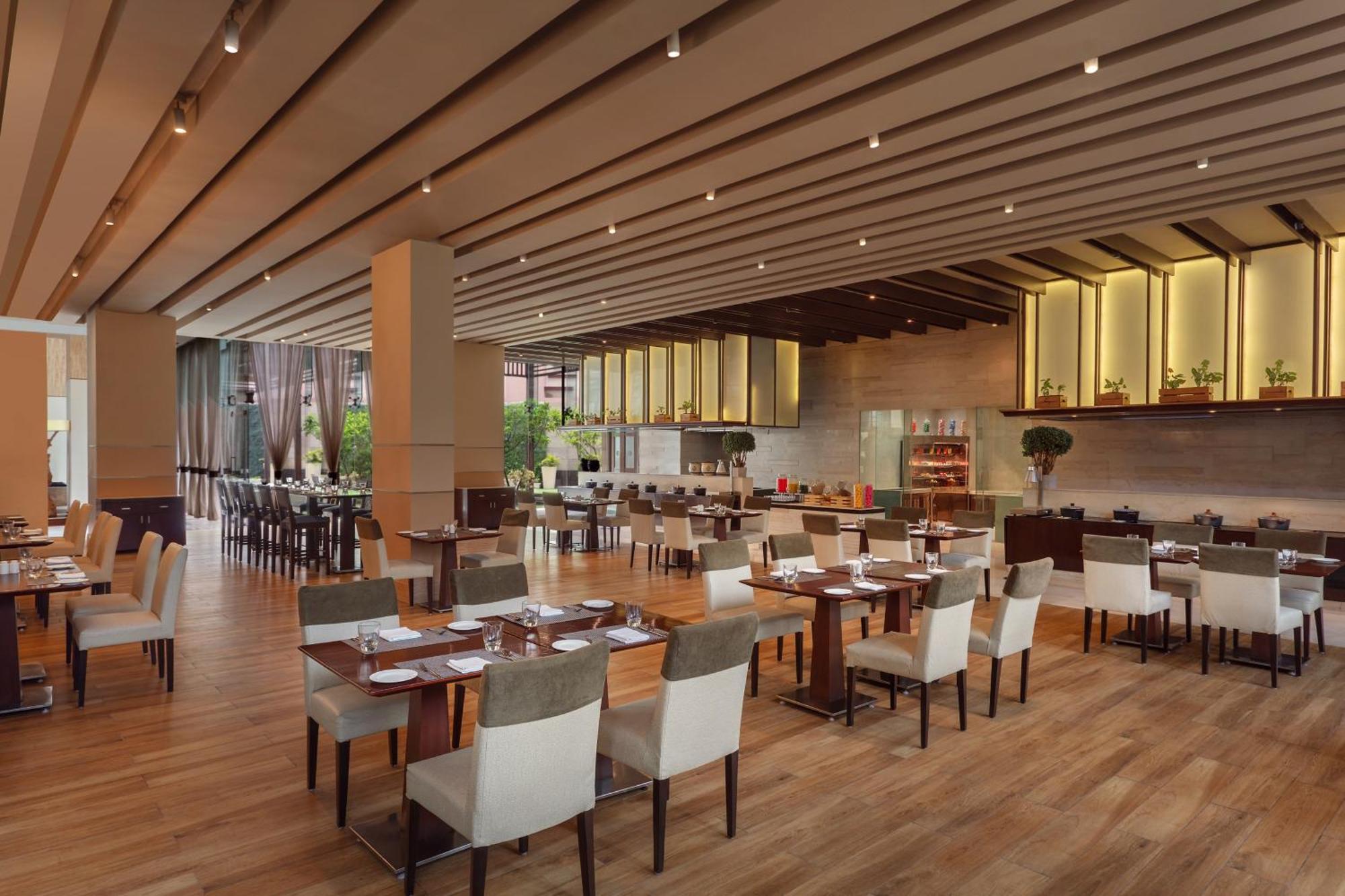 Hotel Doubletree By Hilton Gurugram Baani Square Gurgáon Exteriér fotografie